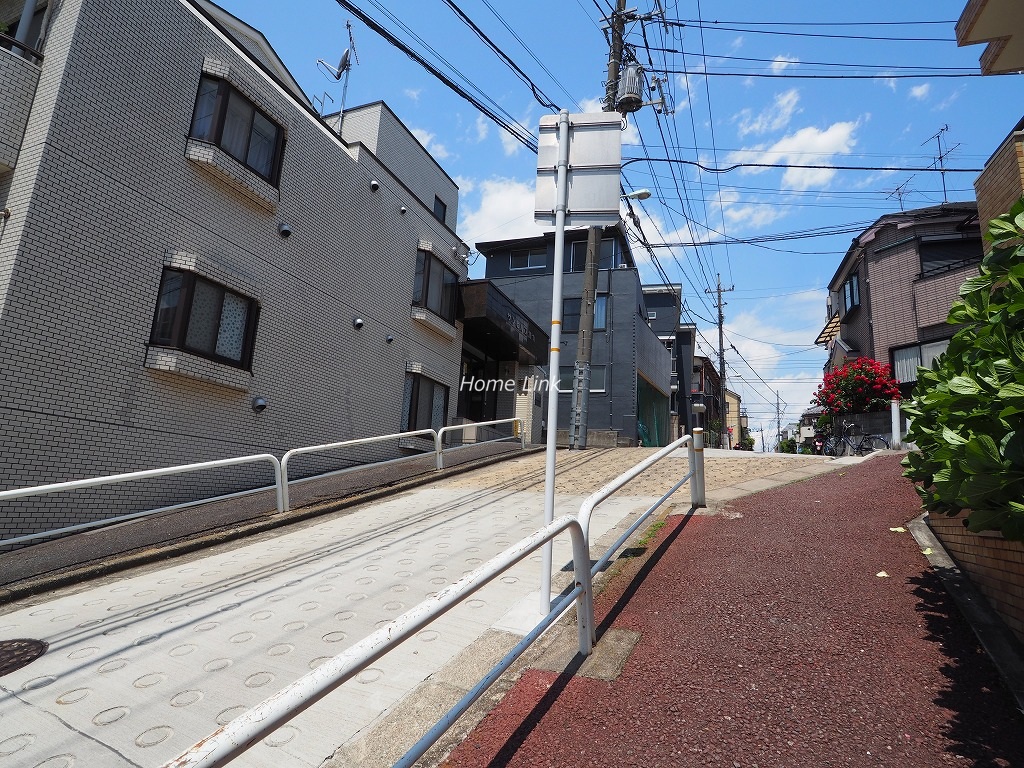 ライオンズマンション徳丸　前面道路歩道